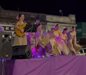 Folclorista Luc&iacute;a Aramburu de Sarand&iacute; Grande particip&oacute; en intervenci&oacute;n art&iacute;stica por D&iacute;a de la Mujer en Canelones