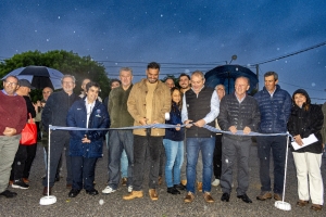 Barrio Garibaldi inaugur&oacute; cord&oacute;n cuneta, tratamiento bituminoso y tres nuevos nombres para sus calles