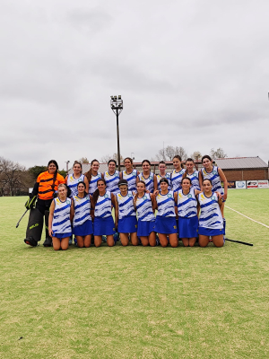 Jugadoras de Sarand&iacute; Grande participaron en encuentro amistoso internacional de hockey en Argentina
