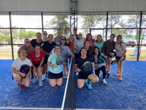 Torneo de integraci&oacute;n de p&aacute;del femenino reuni&oacute; a 20 jugadoras en Sarand&iacute; Grande