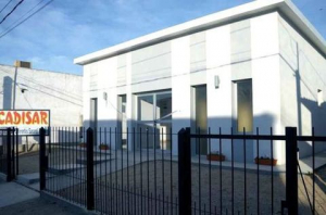 Venta de ropa y comestibles en Cadisar