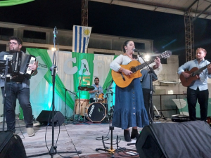 Folclorista de Sarand&iacute; Grande Luc&iacute;a Aramburu ofreci&oacute; importante espect&aacute;culo en Festival en Casup&aacute;