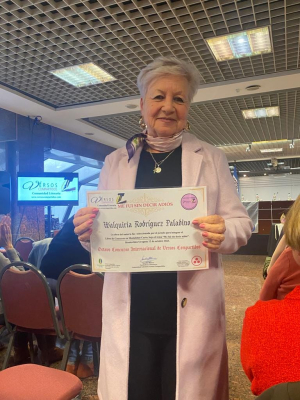 Escritora de Sarand&iacute; Grande Walquiria Rodr&iacute;guez fue galardonada con tres premios en concurso literario