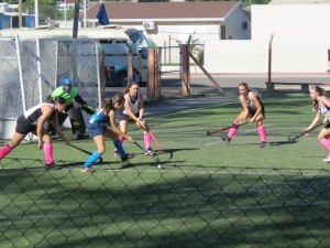 Equipos del Deportivo Hockey de Sarand&iacute; Grande debutaron en el Torneo Centro Sur