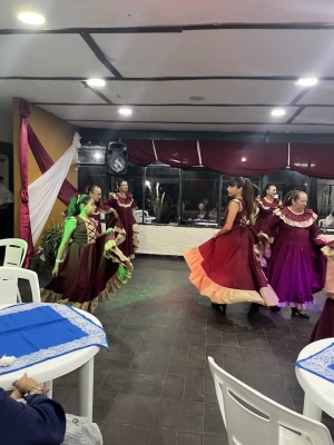 Grupo de Danzas de Ra&iacute;ces Sarandienses se present&oacute; anoche en fogones de Semana Criolla del Prad