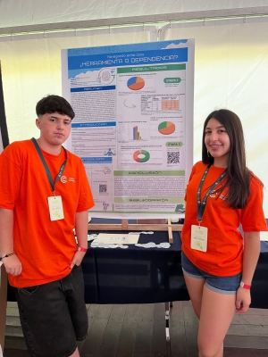 Investigaci&oacute;n de liceales de Sarand&iacute; Grande que revela que m&aacute;s del 75% de adolescentes usa celular m&aacute;s de cuatro horas diarias compite en Feria Nacional de Clubes de Ciencia