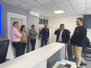 Autoridades de ANTEL se hicieron presentes para conectar a la fibra &oacute;ptica al Caif de Sarand&iacute; Grande