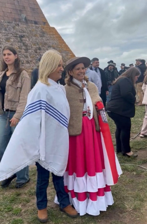 Marcheros de Sarand&iacute; Grande llegaron hoy a la Meseta de Artigas con la Virgen de los Treinta y Tres
