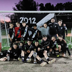 Barrio Vi&ntilde;a se coron&oacute; campe&oacute;n de la categor&iacute;a 2012 al golear a Candil