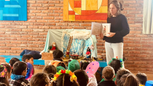 Escritora Magdalena Fiori present&oacute; su libro en centros educativos de Sarand&iacute; Grande