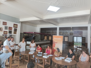 Autoridades del MGAP entregaron hoy tablets a cinco mujeres rurales de Sarand&iacute; Grande