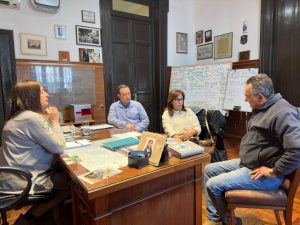 Intendenta (I) de Florida recibi&oacute; a vecinos de La Cruz para organizar festejos de los 150 a&ntilde;os de la localidad