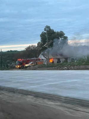 Bomberos termin&oacute; de apagar incendio frente a Pintado