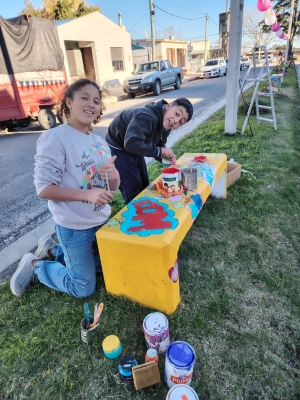 Vecinos embellecieron con tareas de pintura y decoraci&oacute;n en el Bulevar Pasteur