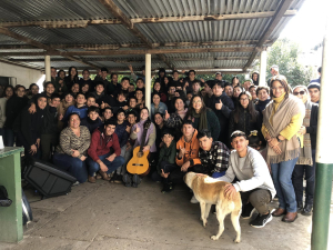 La folclorista de Sarand&iacute; Grande Luc&iacute;a Aramburu lleva su m&uacute;sica a liceos del interior con "Sobre Cuerdas"