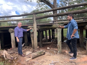 Comenzaron a reparar puente del Parque Tom&aacute;s Berreta para habilitar nuevamente el tr&aacute;fico seguro de veh&iacute;culos