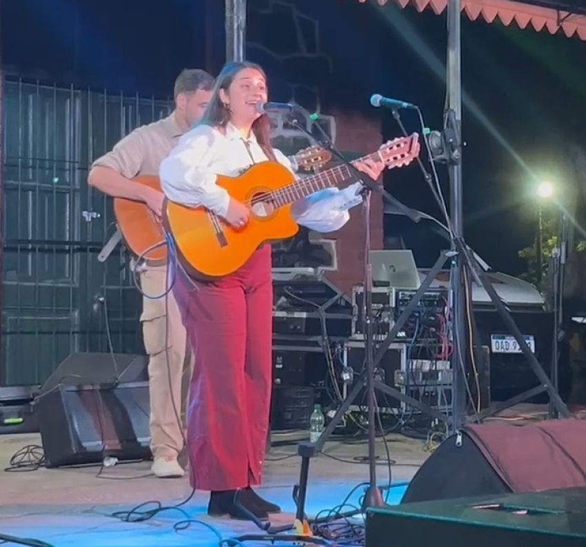 Folclorista Luc&iacute;a Aramburu de Sarand&iacute; Grande se hizo presente en fiesta de "Sentir Popular" en Fray Marcos