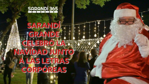 Pap&aacute; Noel reparti&oacute; m&aacute;s de 500 regalos en Fiesta de la Navidad en Avda. Artigas de Sarand&iacute; Grande