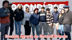 Estudiantes de Escuela Agraria de Sarand&iacute; Grande celebran su lugar en el podio del concurso "La Raza Pregunta"