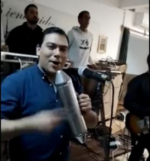 Noche de baile y diversi&oacute;n en el Club de Abuelos de Sarand&iacute; Grande