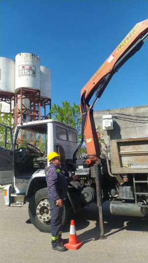 Piden m&aacute;xima precauci&oacute;n a conductores ante obras en calle Treinta y Tres de Sarand&iacute; Grande