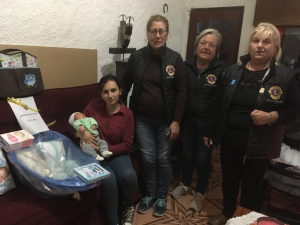 Club de Leones don&oacute; ajuar al ni&ntilde;o que naci&oacute; m&aacute;s cerca del 19 de Abril