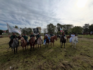 Caballer&iacute;a gaucha de Ra&iacute;ces Sarandienses particip&oacute; ayer en desfile por 214 a&ntilde;os de la Batalla de las Piedras