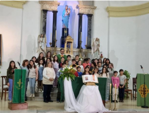 Ni&ntilde;os de catequesis renovaron promesas bautismales en la Parroquia de Sarand&iacute; Grande