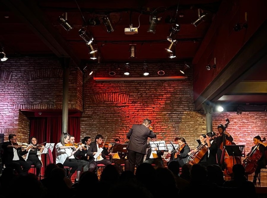 Violista Juan Laborde se present&oacute; en concierto junto a Orquesta de C&aacute;mara de Montevideo