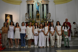 Obispo de Florida brind&oacute; sacramento de confirmaci&oacute;n a 10 j&oacute;venes en Sarand&iacute; Grande