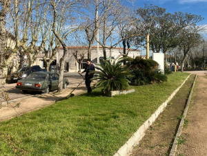 Mantenimiento y mejoras en espacios verdes y estadio cumpli&oacute; personal del Municipio de Sarand&iacute; Grande