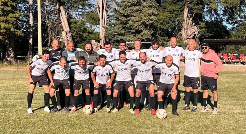 Deportivo Sarand&iacute; lidera torneo clasificatorio de torneo Master Senior tras contundente victoria de visitante