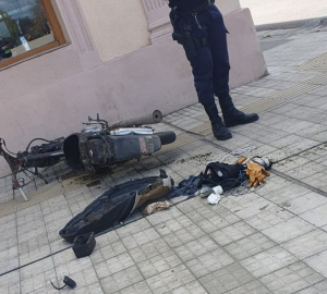 Motociclista result&oacute; lesionado leve tras choque en Avda. Artigas en Sarand&iacute; Grande