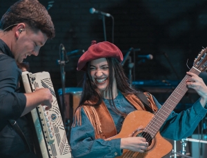 Folclorista de Sarand&iacute; Grande Luc&iacute;a Chappe particip&oacute; en espect&aacute;culo por Bicentenario de la Independencia