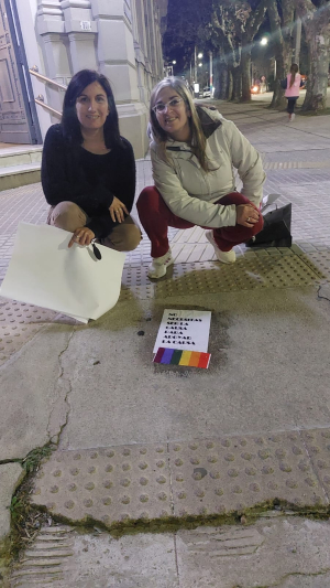 Colectivo LGBTIQ+ realiz&oacute; anoche intervenci&oacute;n en Avda. Artigas, previo a la Marcha de hoy
