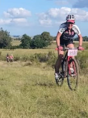 Ciclistas de Sarand&iacute; Grande se destacaron en una dura carrera de MTB en Cerro de La Macana
