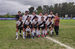 Barrio Vi&ntilde;a empat&oacute; y sigue siendo el l&iacute;der del Campeonato Primera Divisi&oacute;n