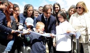 Centro de equinoterapia inaugur&oacute; en Sarand&iacute; Grande el Presidente Lacalle Pou