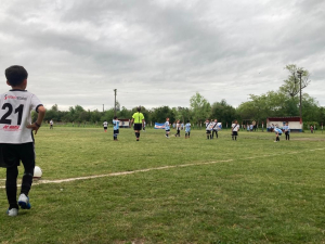 Los equipos de Barrio Vi&ntilde;a y Boquita de Sarand&iacute; Grande se enfrentan hoy en categor&iacute;a "Abejitas" en Florida