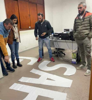 Comenzaron a dise&ntilde;ar hoy las letras corp&oacute;reas de Sarand&iacute; Grande