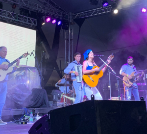 Artista de Sarand&iacute; Grande Luc&iacute;a Chappe se present&oacute; anoche en Festival en San Bautista y lo har&aacute; en Carnaval de San Gregorio