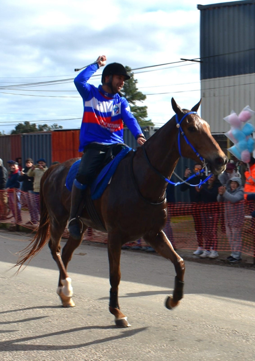 Jinete del CS 12 de Octubre de Sarand&iacute; Grande logr&oacute; el cuarto lugar en Ra&iacute;d en Cerro Chato