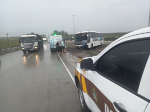 Seis mujeres y un ni&ntilde;o lesionados leves dej&oacute; choque de &oacute;mnibus en Ruta 5 inform&oacute; Polic&iacute;a Caminera