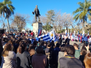 Comunidad educativa de Sarand&iacute; Grande homenaje&oacute; hoy al pr&oacute;cer Jos&eacute; Gervasio Artigas a 261 a&ntilde;os de su nacimiento