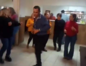 Divertido chocolate bailable en el Club de Abuelos de Sarand&iacute; Grande