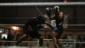 Gran velada de boxeo reuni&oacute; a m&aacute;s de 250 personas en Gimnasio Municipal 12 de Octubre de Sarand&iacute; Grande