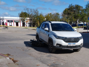 Trasladaron a Florida a j&oacute;venes que chocaron en moto contra camioneta en Sarand&iacute; Grande