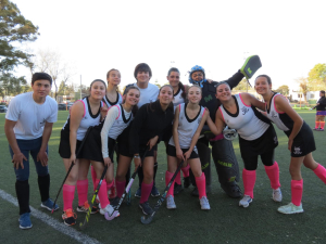 Equipo de hockey de Sarand&iacute; Grande gan&oacute; un partido por goleada y perdi&oacute; otro por un solo gol