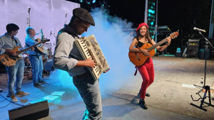 La artista de Sarand&iacute; Grande Luc&iacute;a Chappe estuvo en la apertura del 20&deg; Aniversario del Festival Desde la Costa