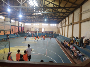 Ni&ntilde;os de escuelas de Sarand&iacute; Grande comparten encuentro de b&aacute;squetbol